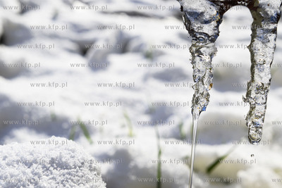 Zima we wsi Dobrzewino na Kaszubach w powiecie wejherowskim....