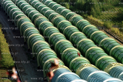 Rury doprowadzajace wode ze zbiornika do elektrowni...