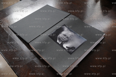 Po katastrofie lotniczej, w ktorej zginela  m.in. para...