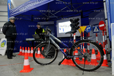 Gdansk. Pomorski Osrodek Szkolenia Drogowego. Przekazanie...