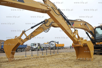 Oficjalne rozpoczecie budowy nowego terminalu, plyty...