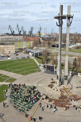 Transmisja uroczystosci pogrzebowych ofiar katastrofy...