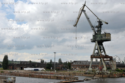 Demontaz ostatnich dzwigow w tej czesci Stoczni Gdanskiej,...