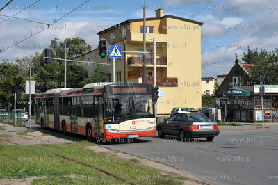 Gdansk Brzezno. Autobus linii 148 na rogu ul Gdanskiej...