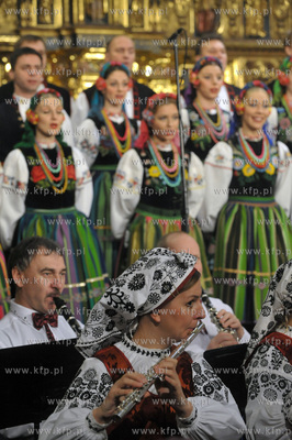 Koncert koled w wykonaniu zespolu Mazowsze w kosciele...