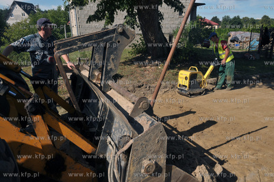 Wies Sulmin na Kaszubach w gmienie Zukowo. Budowa wiejskiej...