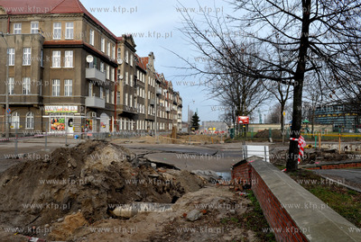 Gdansk. Dziura powstala na skutek awarii wodociagowej...