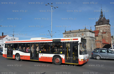Gdansk. Autobus komunikacji miejskiej ZKM na ul. Waly...