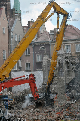 Wyburzanie kina Neptun w Gdansku. Powstanie tutaj hotel...