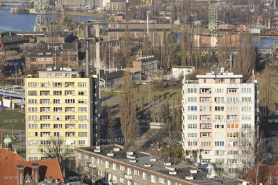 Gdańsk.Wieżowce mieszklane na ul. Dokie, w głebi...