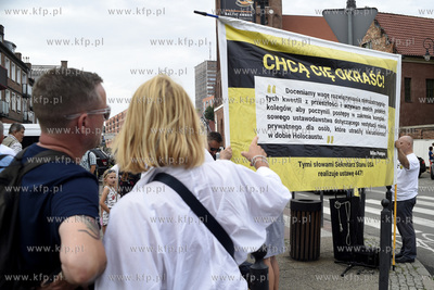 Akcja zbierania podpisów na skrzyżowaniu ulic Podwale...