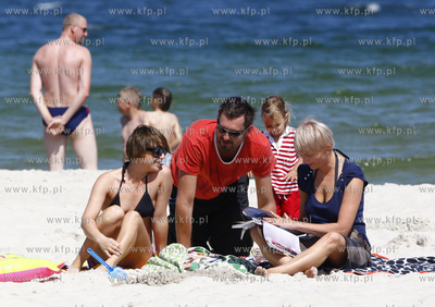 Polwysep helski. Marcin Prokop nad morzem z coreczka.
23.07.2008
fot....