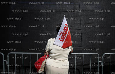 Gdansk. Plac Solidarnosci. Uroczysta msza sw. z okazji...