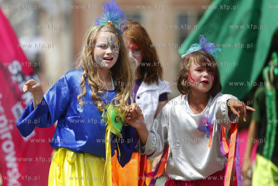 Gdansk. Festiwal Szekspirowski. Dziecieca parada festiwalowa...