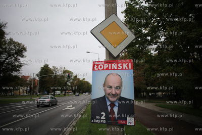 Gdansk. Wybory do sejmu i senatu. Nz. plakaty wyborcze...