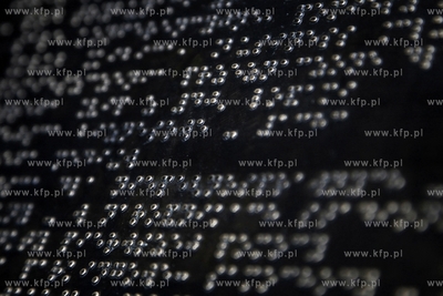 Przed stadionem pilkarskim PGE Arena odslonieto jej...