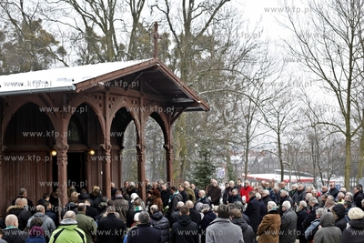 Cmentarz garnizonowy w Gdansku. Pogrzeb pilkarza i...
