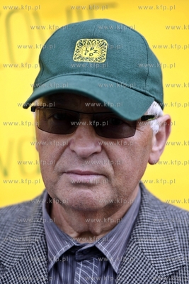 Protest dzialkowcow pod Urzedem Wojewodzkim w Gdansku.
Protestujacy...