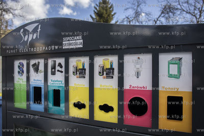 Punkt elektroodpadow przy ulicy Adama Mickiewicza w...
