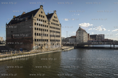 Gdańsk. Remont spichelrzy pod inwestycje na Wyspie...