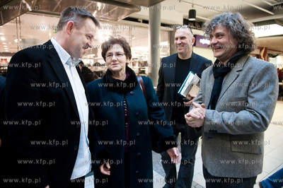 Gdansk. Centrum Handlowe Manhattan. Premiera i promocja...