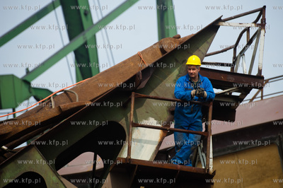 Stocznia Gdansk. Pochylnia B1. Wodowanie promu pasazersko...