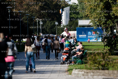 Gdynia. Skwer Kosciuszki. Sloneczna pogoda powrocila...