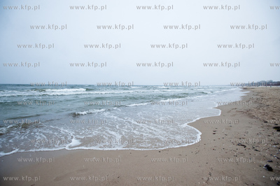 Nieprzyjemna, niezachecajaca do spacerow, zimowa pogoda...