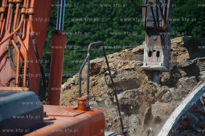 Gdansk. Wyburzanie wiaduktu przy ul. Ogrodowej, ktory...