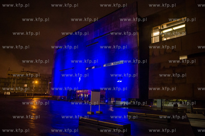 Gdansk. Podswietlona na niebiesko z okazji obchodow...