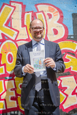 Gdansk. Spacer po Dolnym Wrzeszczu, poprzedzajacy uroczystosc...