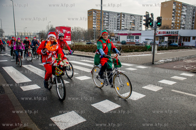 Gdansk. Mikolaje na rowerach jada dla Wielkiej Orkiestry...