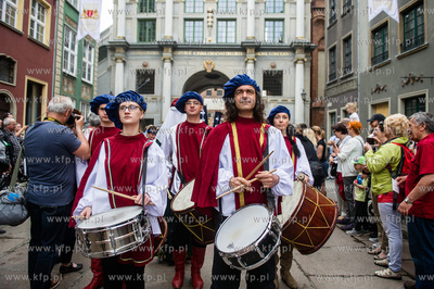 Gdansk. Swieto Miasta.  Parada Gdansczan - Wiwat Gdansk....