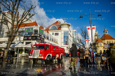 Sopot. Parada zabytkowych wozów strażackich i zabytkowych...