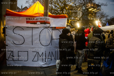 Gdynia. Strajk Obywatelski Komitetu Obrony Demokracji...