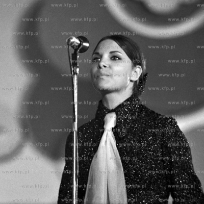 X Miedzynarodowy Festiwal Piosenki w Sopocie. Na zdjeciu...