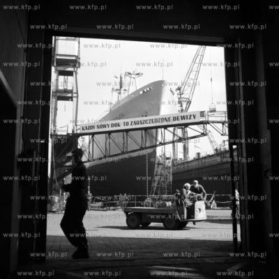 Statek Emilia Platter stoi zacumowana w porcie gdańskim....