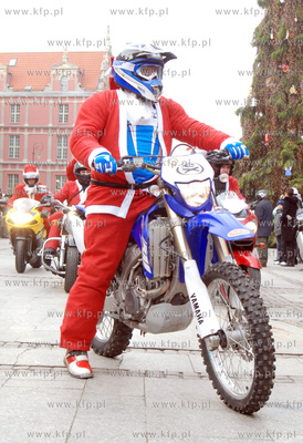 Blisko 500 motocyklistow mikolajów przyjechalo z Gdyni...
