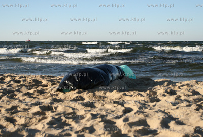13-letni gdanszczanin wraz z ojcem weszli do wody w...