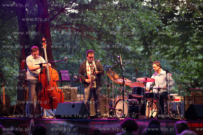 Koncert Obara Trio w skladzie: Maciek Obara, Maciek...