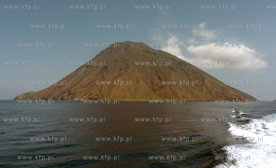 Wlochy, Wyspy Eolskie (Liparyjskie). nz. wulkan Stromboli.
1.08.2009...