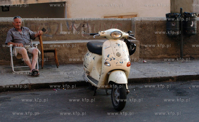 Italia pd. skuter Vespa legenda motoryzacji wloskiej....