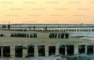 Zimowo lodowa plaza w Ustce. 17.01.2010 r. Fot. Arturo...