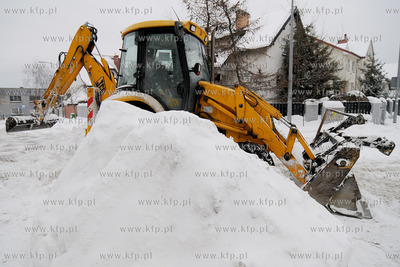 Rumia. Obfite opady sniegu sprawily, ze male osiedlowe...