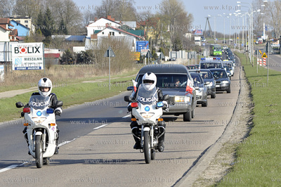 Cialo tragicznie zmarlego, w katastrofie lotniczej...
