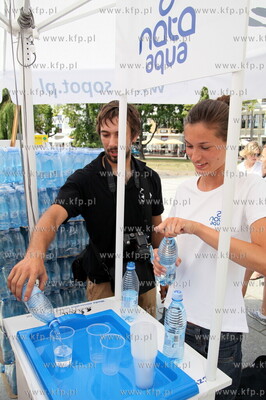 Sopot. Akcja darmowego rozdawania wody turystom i mieszkancom...