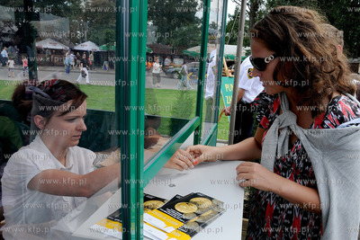 Gdynia. Skwer Kosciuszki. Wymiana zwyklych dwuzlotowek...