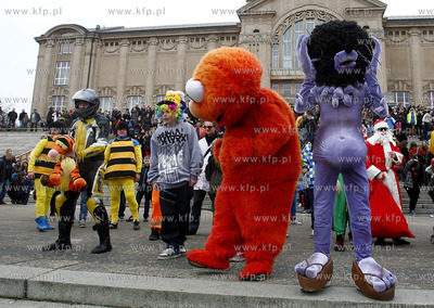 Przed Muzeum Narodowym w Szczecinie, na Wałach Chrobrego...