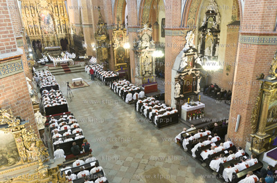 Msza Krzyzma w katedrze pelplinskiej sprawowana przez...