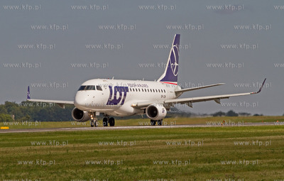 Port Lotniczy Gdansk im. Lecha Walesy, Nz. Embraer...